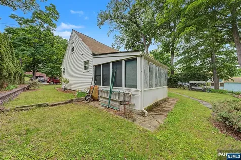 40 Dacotah Avenue Oakland NJ 07436
