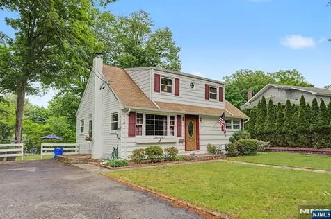 40 Dacotah Avenue Oakland NJ 07436