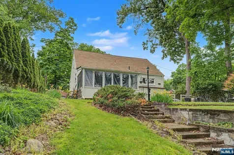 40 Dacotah Avenue Oakland NJ 07436