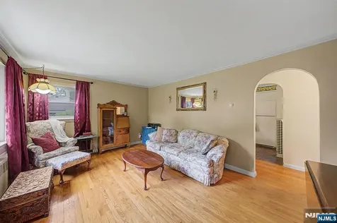 40 Dacotah Avenue Oakland NJ 07436