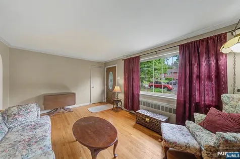 40 Dacotah Avenue Oakland NJ 07436