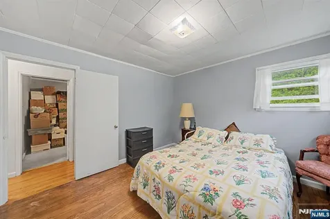 40 Dacotah Avenue Oakland NJ 07436