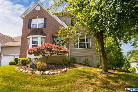 11 Queens Lane Wayne NJ 07470