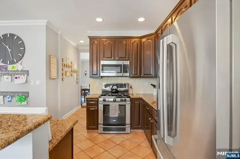 11 Queens Lane Wayne NJ 07470