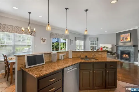 11 Queens Lane Wayne NJ 07470