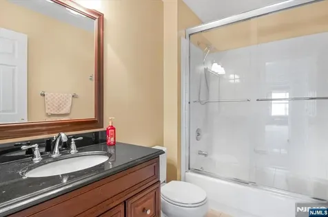 11 Queens Lane Wayne NJ 07470