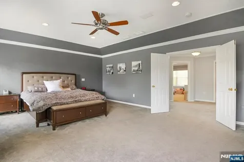 11 Queens Lane Wayne NJ 07470