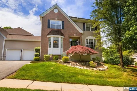 11 Queens Lane Wayne NJ 07470