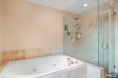 11 Queens Lane Wayne NJ 07470