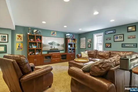 11 Queens Lane Wayne NJ 07470