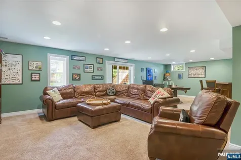 11 Queens Lane Wayne NJ 07470