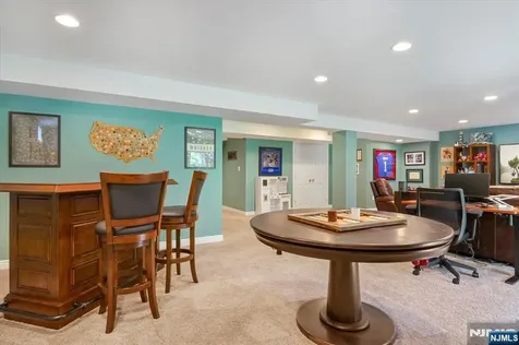 11 Queens Lane Wayne NJ 07470