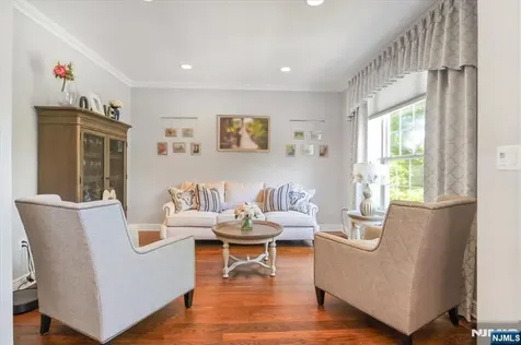 11 Queens Lane Wayne NJ 07470