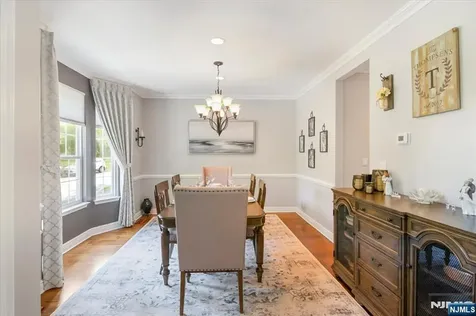11 Queens Lane Wayne NJ 07470