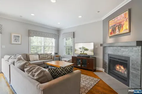 11 Queens Lane Wayne NJ 07470