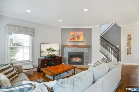11 Queens Lane Wayne NJ 07470