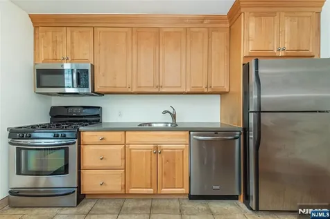 284 Claremont Avenue Verona NJ 07044
