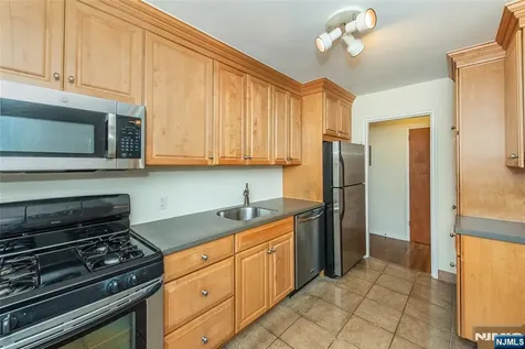 284 Claremont Avenue Verona NJ 07044
