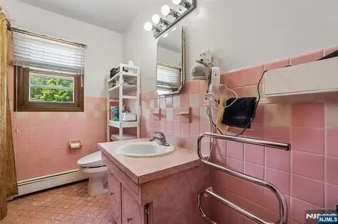 355 Chestnut Avenue South Hackensack NJ 07606