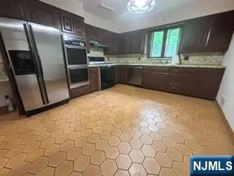 382 4th Avenue Westwood NJ 07675