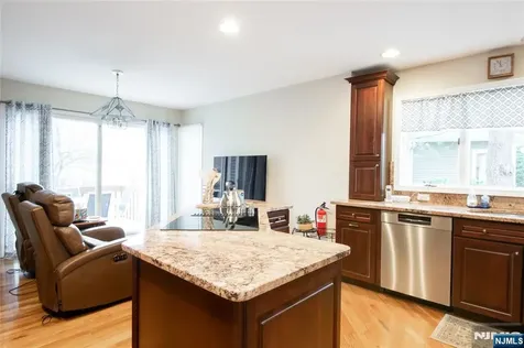 28 Old Fourth Drive Jefferson Township NJ 07438