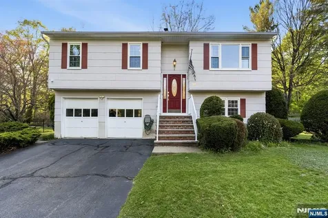 29 Albertine Place West Milford NJ 07438