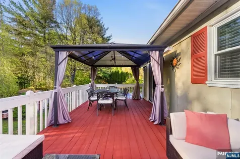 29 Albertine Place West Milford NJ 07438