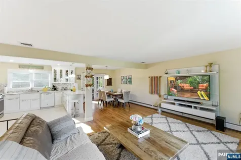 29 Albertine Place West Milford NJ 07438