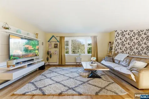 29 Albertine Place West Milford NJ 07438