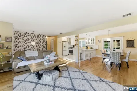 29 Albertine Place West Milford NJ 07438