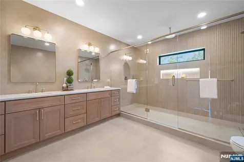 24 Richard Scott Court North Haledon NJ 07508