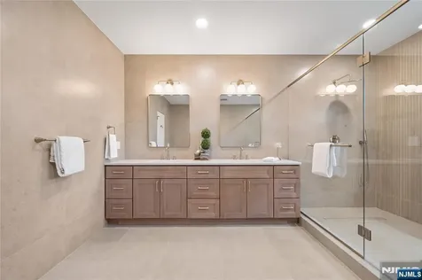 24 Richard Scott Court North Haledon NJ 07508