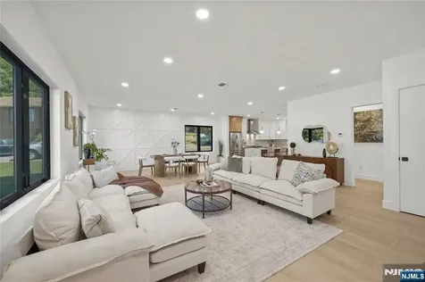 24 Richard Scott Court North Haledon NJ 07508