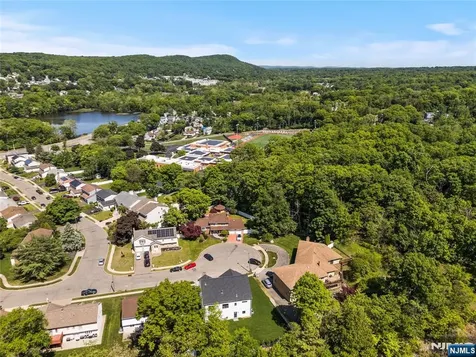24 Richard Scott Court North Haledon NJ 07508