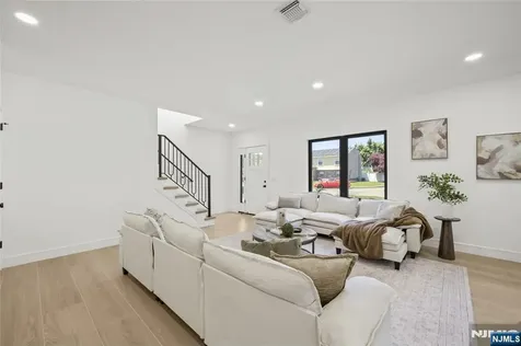 24 Richard Scott Court North Haledon NJ 07508