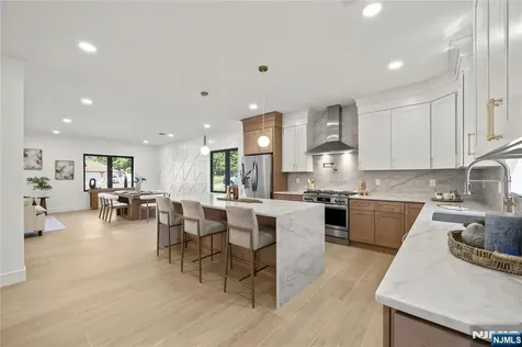 24 Richard Scott Court North Haledon NJ 07508