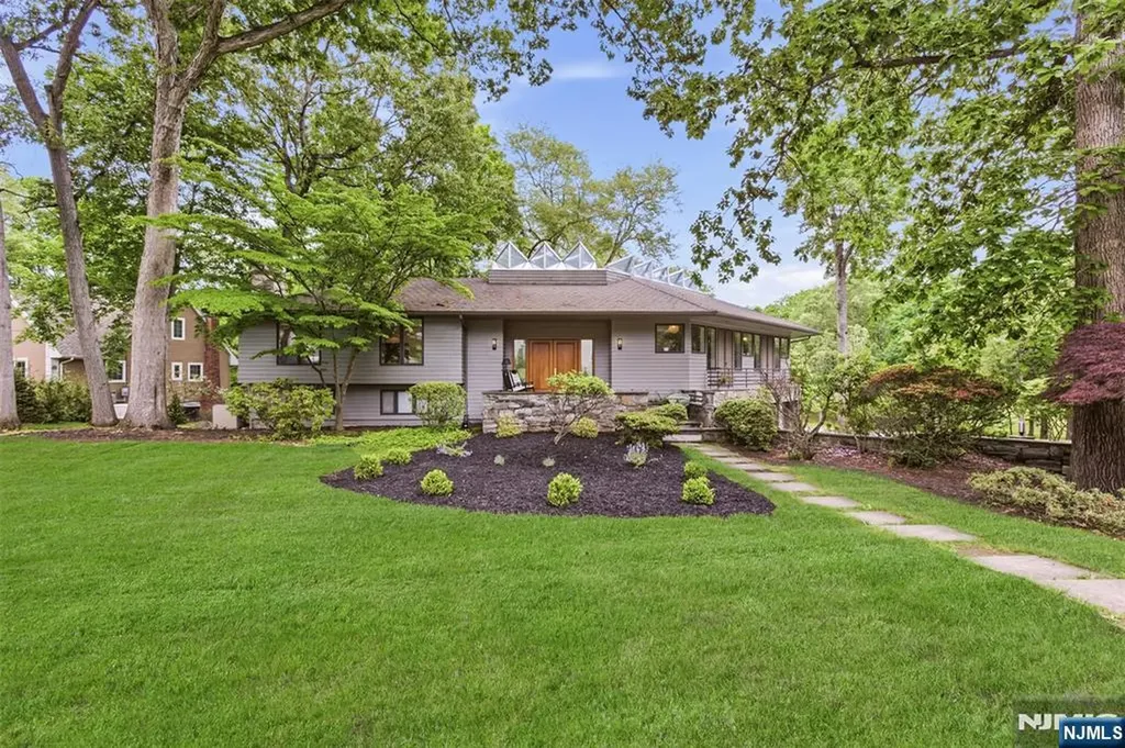 565 Green Lane River Vale NJ 07675