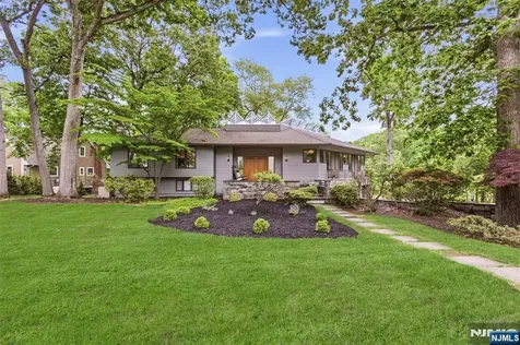 565 Green Lane River Vale NJ 07675