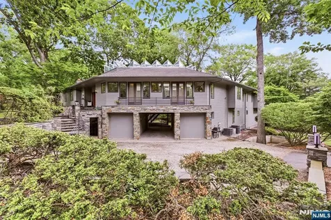 565 Green Lane River Vale NJ 07675