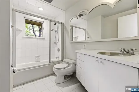 565 Green Lane River Vale NJ 07675