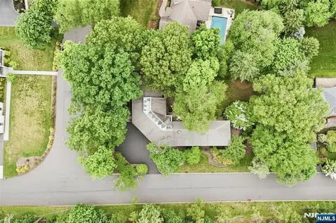 565 Green Lane River Vale NJ 07675