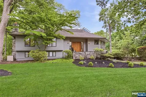 565 Green Lane River Vale NJ 07675