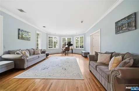 43 Walsh Drive Mahwah NJ 07430