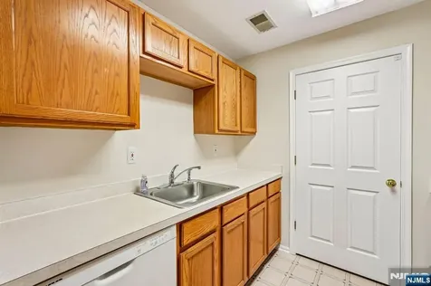 1059 Chedworth Circle Mahwah NJ 07430