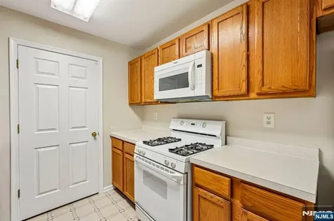 1059 Chedworth Circle Mahwah NJ 07430