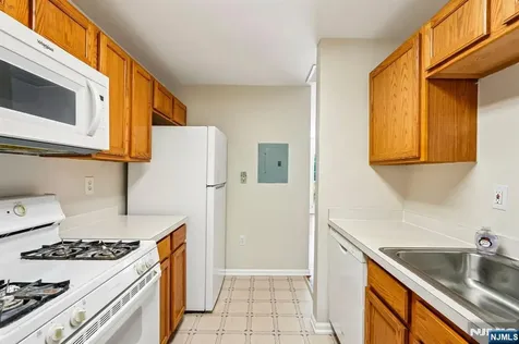 1059 Chedworth Circle Mahwah NJ 07430
