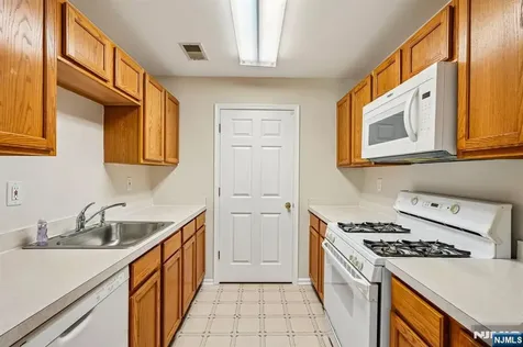 1059 Chedworth Circle Mahwah NJ 07430