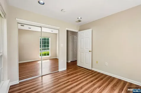 1059 Chedworth Circle Mahwah NJ 07430
