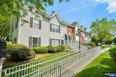 1059 Chedworth Circle Mahwah NJ 07430