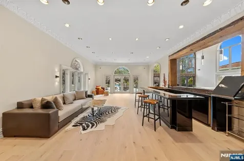142 Hoover Drive Cresskill NJ 07626